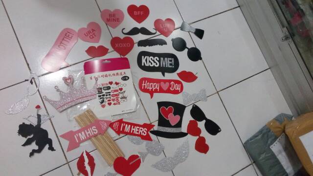 Fun prop photo booth properti foto tema wedding Valentine