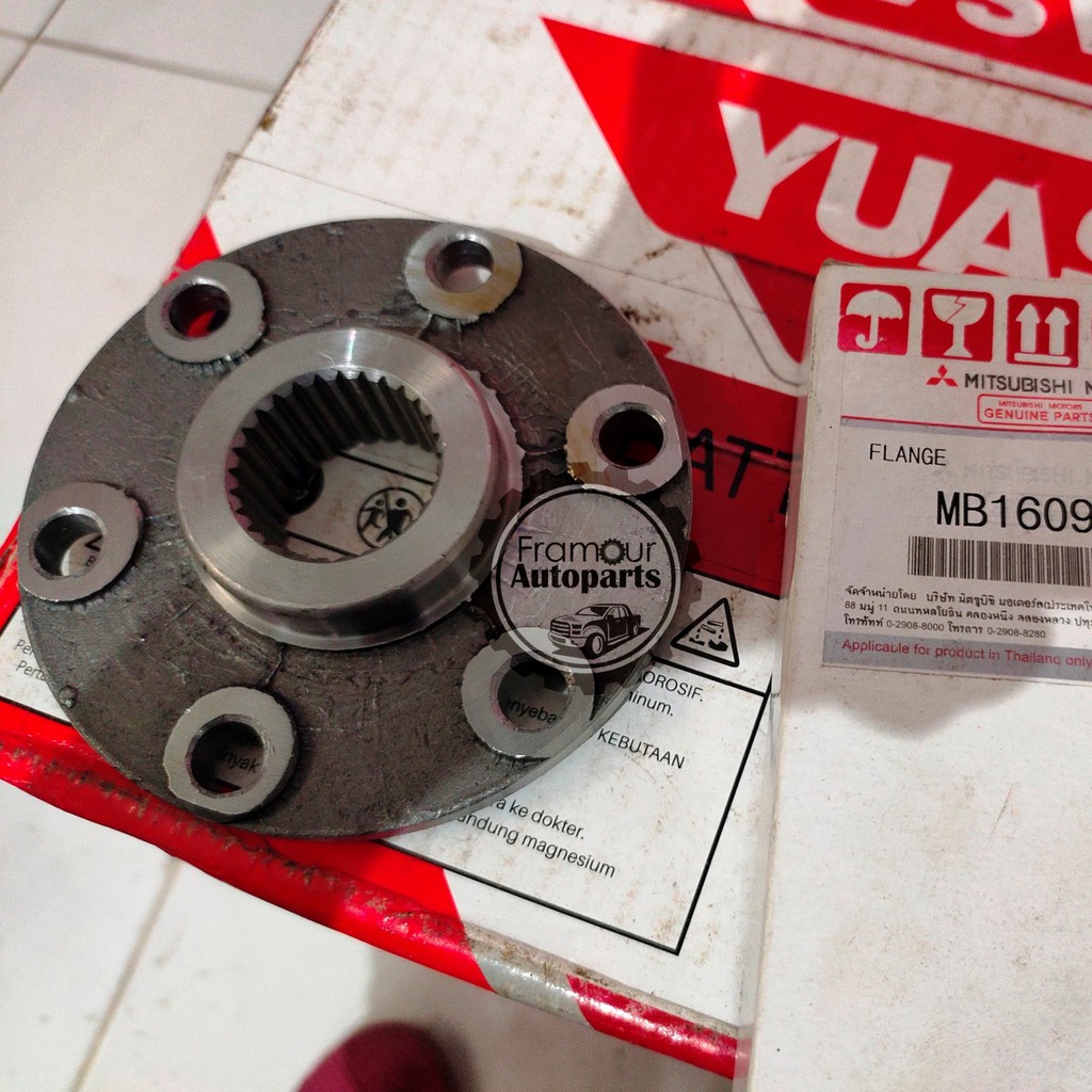 Flange Roda Depan / Flange Freewheel Hub L-200 Strada 2002-2006