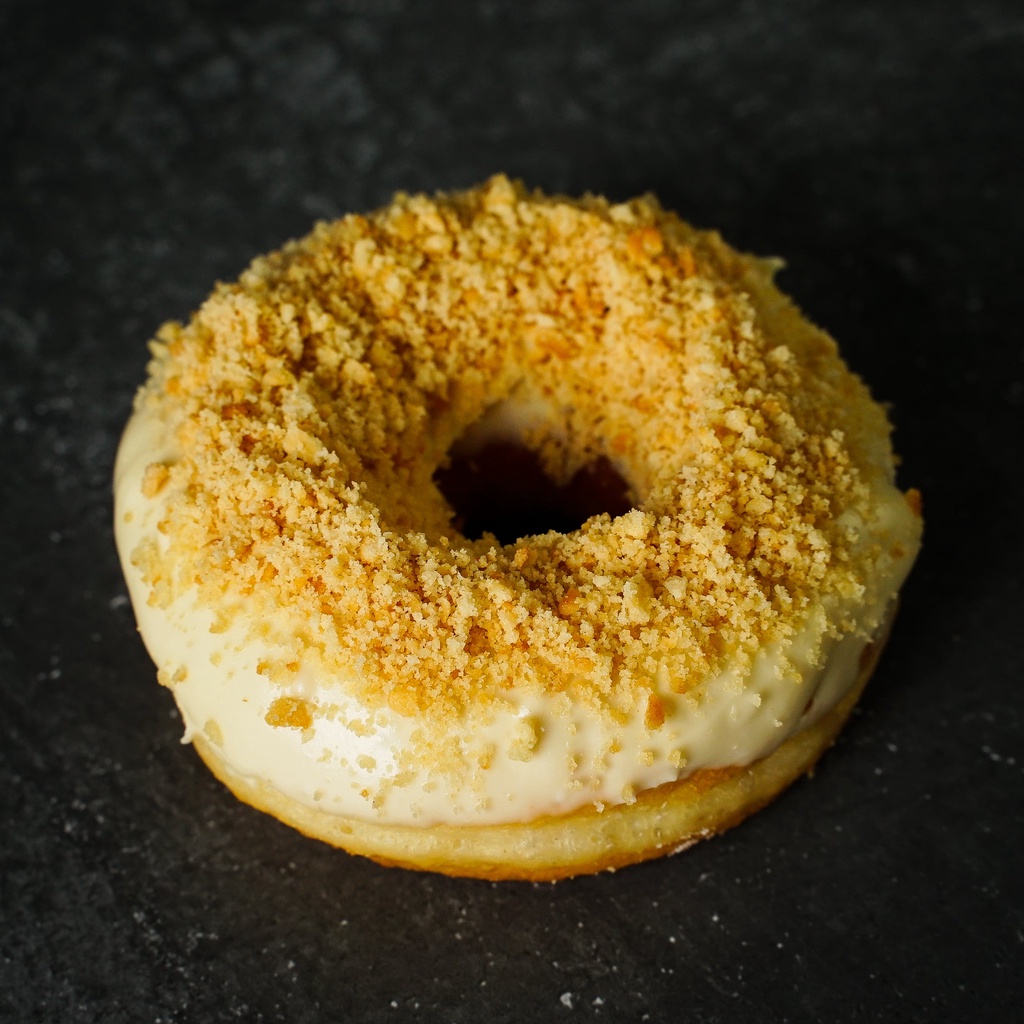 

Donat Chizu cheese W/ cream cheese , butter biscuit crumble - St Ho Bakeshop