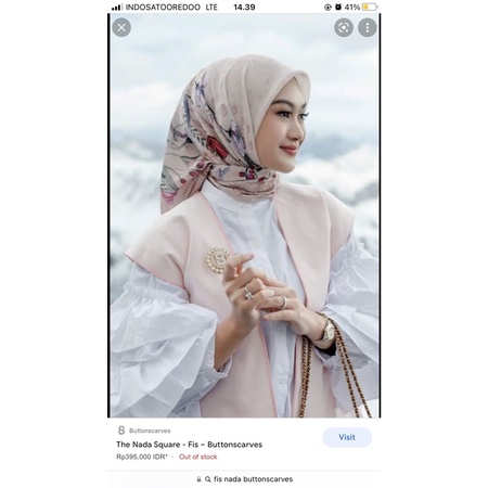 Buttonscarves Nada Square in Fis SATIN