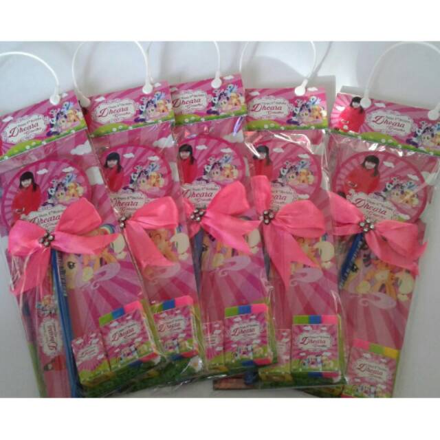 

Souvenir PAKET ALAT TULIS