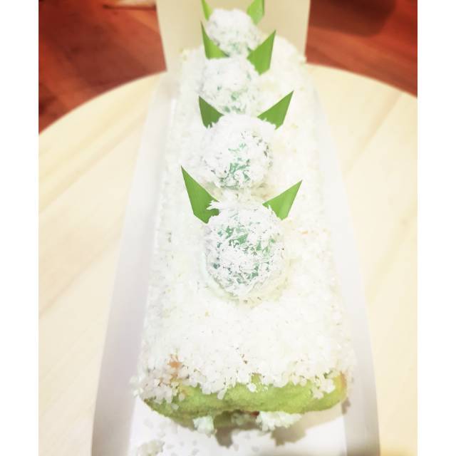 Klepon Roll Cake