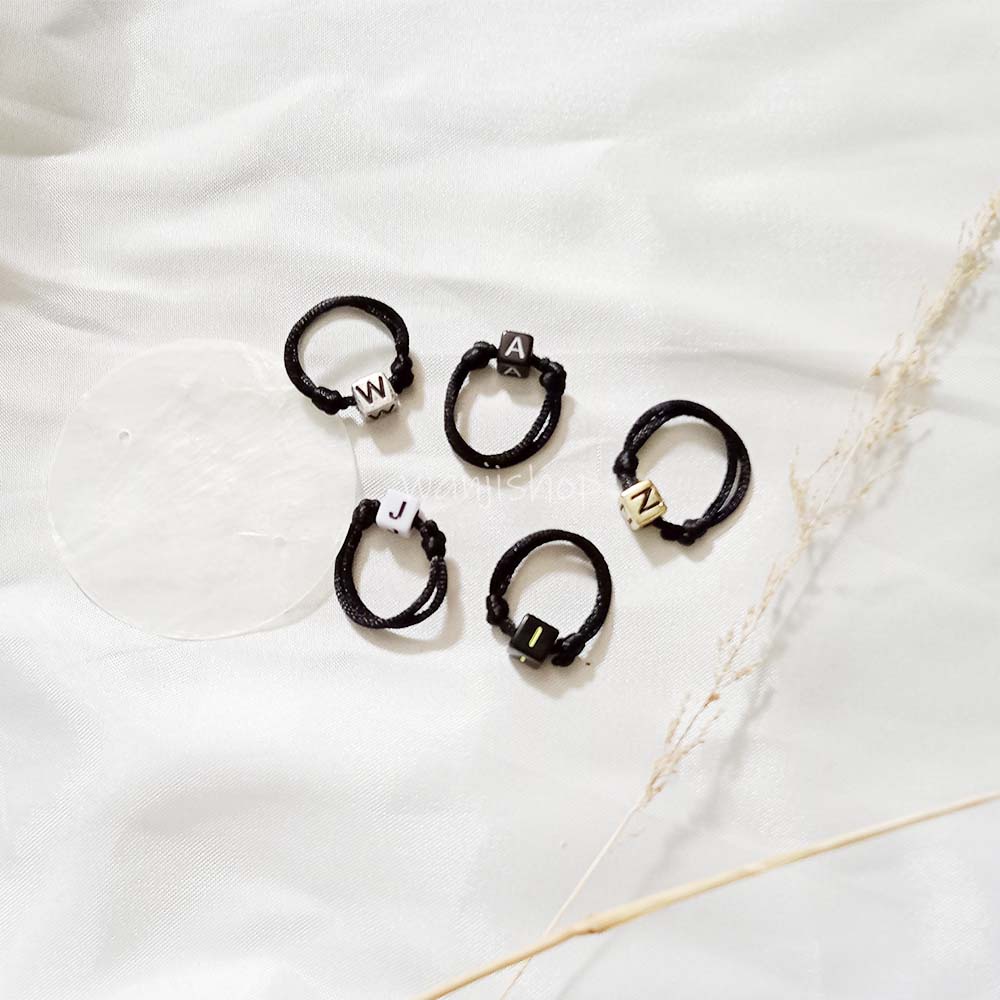 CINCIN INISIAL KOTAK Tali Custom Inisial Nama Black Monochrome Initial