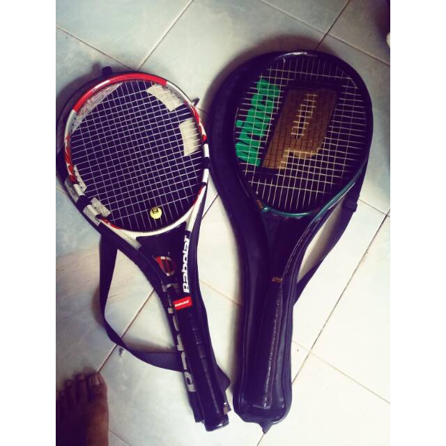 Raket tennis lapangan