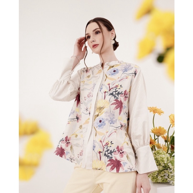 Benang Jarum Buttonscarves Romantic Garden Mandarin Collar Size S