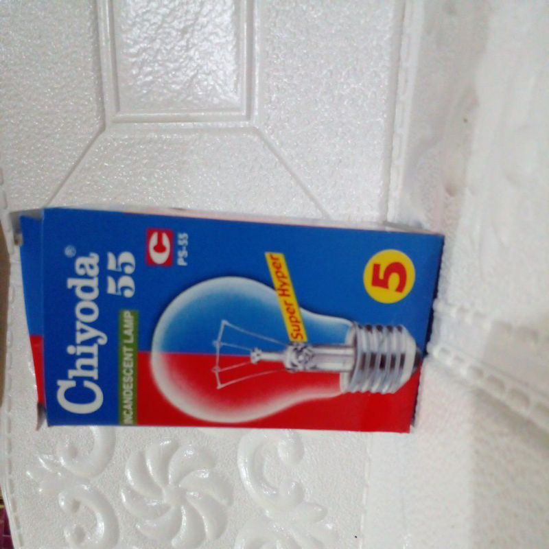 Lampu Chiyoda 5 watt Super Hyper biasa dipakai untuk menghangatkan ayam yang baru menetas
