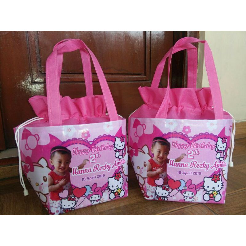 

Tas souvenir ultah serut banner custom hello kitty