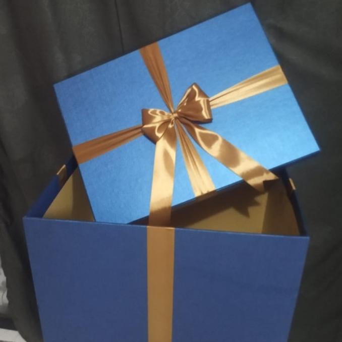 

[COD] giftbox exclusive/kotak hadiah/uk 40x40x40 berpita [COD]