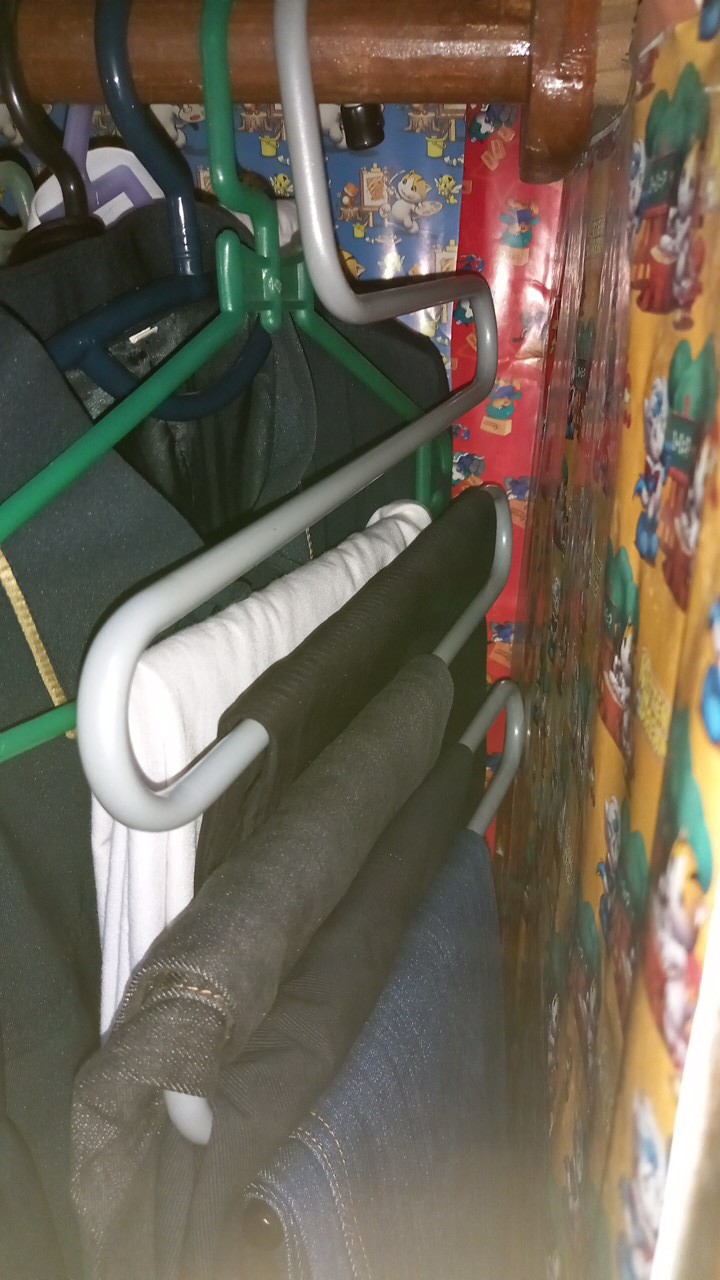 Brallis Gantungan Pakaian, Warna Perak