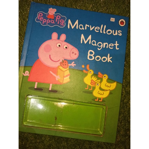 Buku cerita anak - Broadbook MAGNET BOOK berbahasa inggris - PEPPA PIG (preloved)p