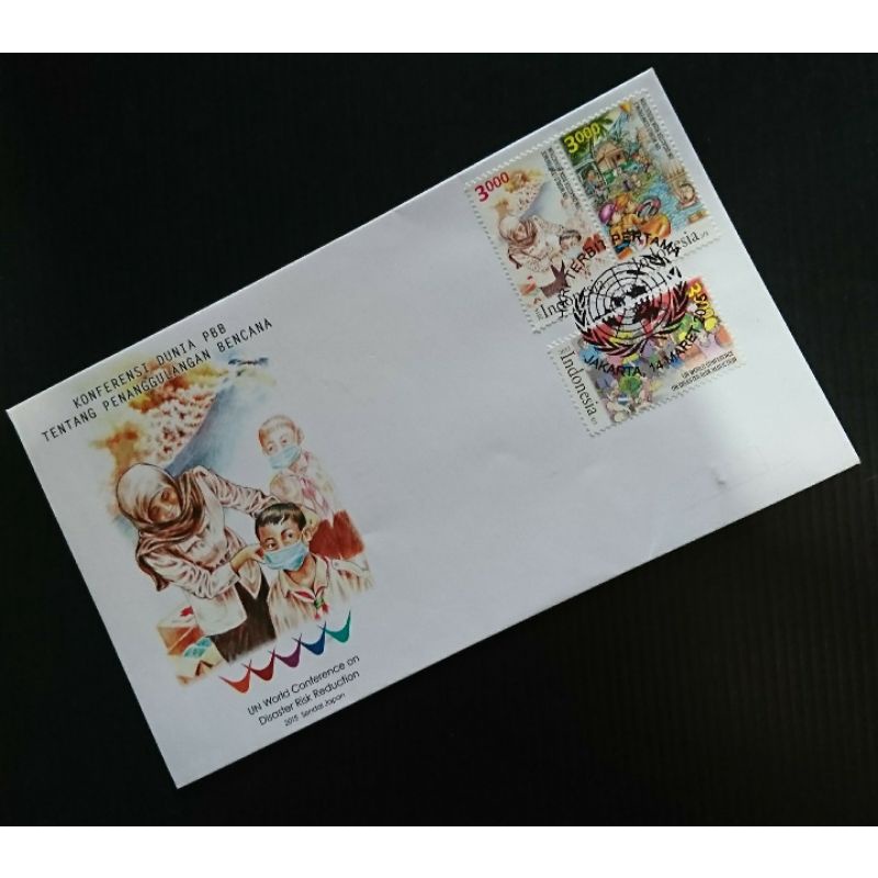 

Sampul Hari Pertama Prangko Perangko Indonesia seri Konferensi Dunia PBB Tentang Penanggulangan Bencana, Salah satu desain prangko ada Anak Dengan Seragam Pramuka Tahun 2015