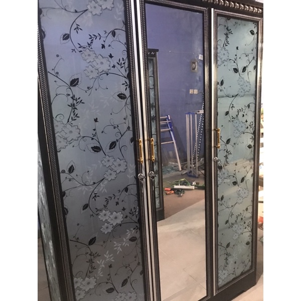 Lemari Pakaian 3 Pintu Almunium ( Motif Premium ) + Roda