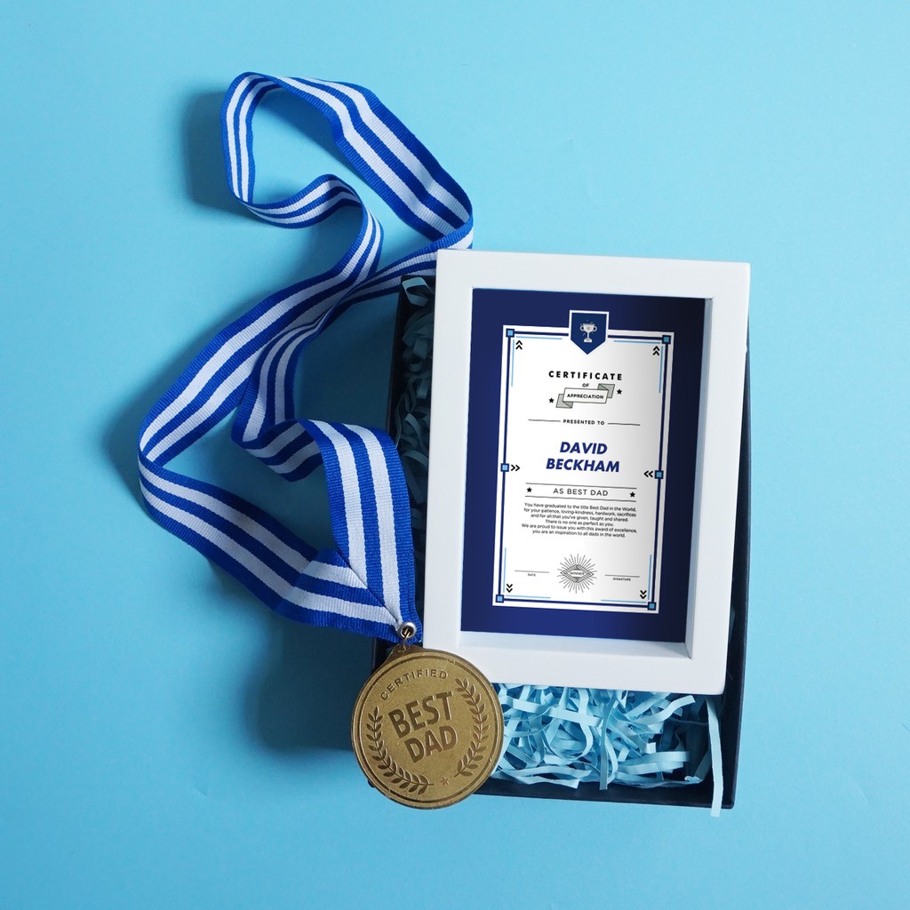 

Kado Ayah Goodiebox Paket Medium Box Medali Best Dad dan Sertifikat dengan Frame Putih Kado