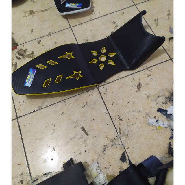 Jok slim cb150r old cb150r 2013 modifikasi lubang