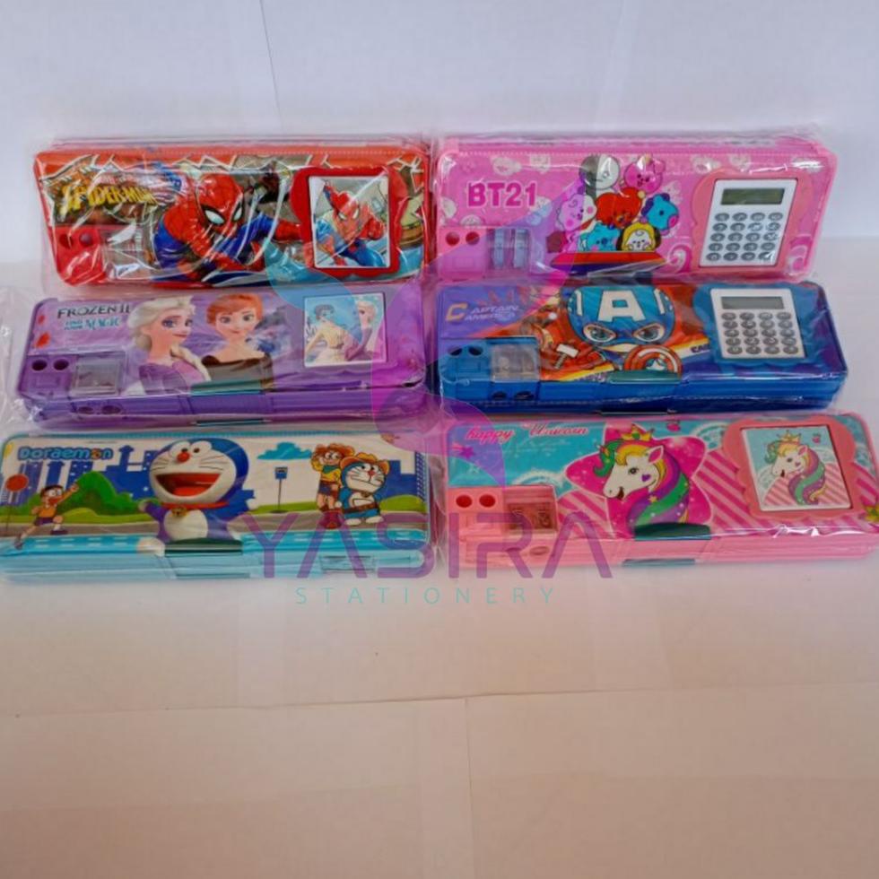 

❤ ( 160 Gram ) SATUAN 1 PCS Tempat Pensil Kotak Pensil Magnet Kalkulator Karakter Lucu を