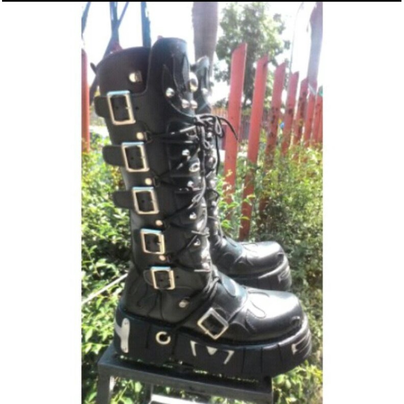 sepatu newrock / sepatu boots rock gesper 6 motif bola api hitam