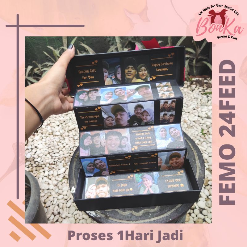 

KADO Pacar FEMO Box Murah Memories Foto Photo GiftBox Polaroid Memory Box Hadiah Cowok Cewek UNIK Ultah Anniv Wisuda Kotak Foto Album Explosion PopupBox 24 Foto Berkesan TERMURAH Femmo Surprise ScrapBox GiftBox Dekorasi Cetak Card Photo Handmade UNIK