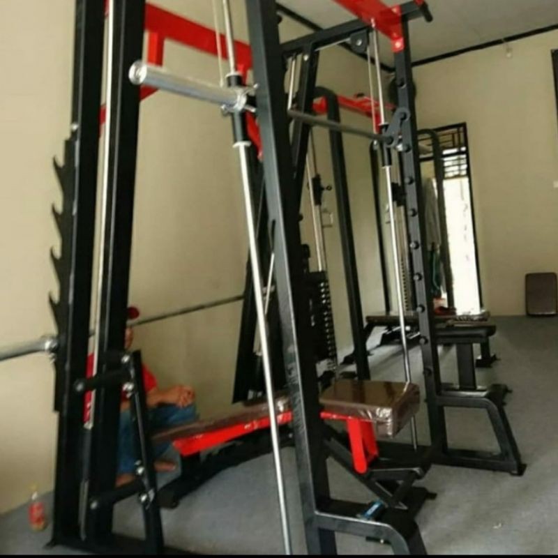 SMITH MACHINE MULTI SQUAT