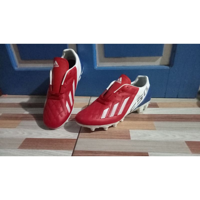 sepatu bola kulit asli