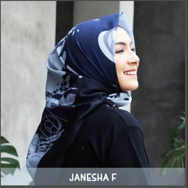 VOAL HIJAB /HIJAB SEGIEMPAT/ JANESHA VOAL SCRAF PRINTED By ZANEVA HIJAB