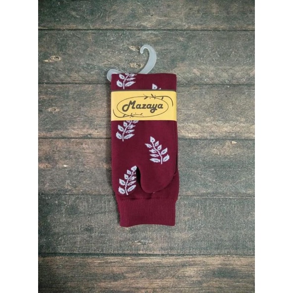 Kaos Kaki Jari Jempol Motif Daun Wanita Muslimah Nilon-Maroon