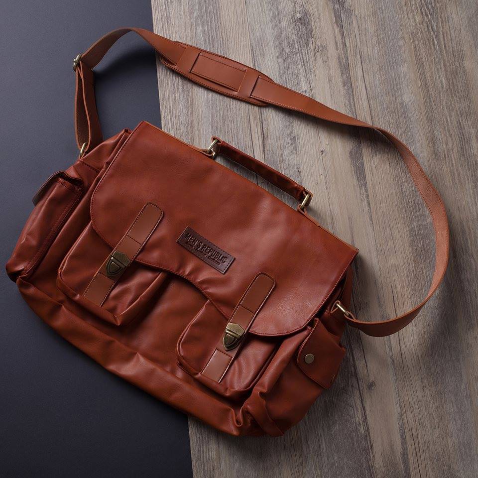 MEN'S REPUBLIC OSTRICH MESSENGER BAG - TAN