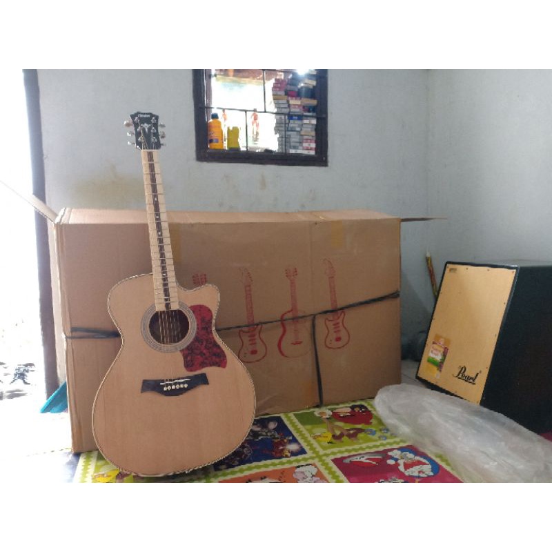 Gitar Acustik Custom Merk Taylor