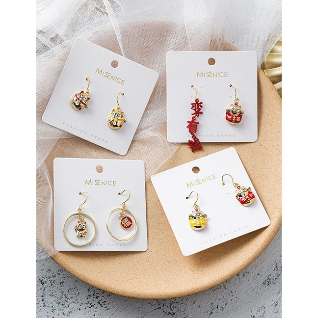 LRC Anting Gantung Fashion Golden Contrasting Lucky Cat Earrings D66129