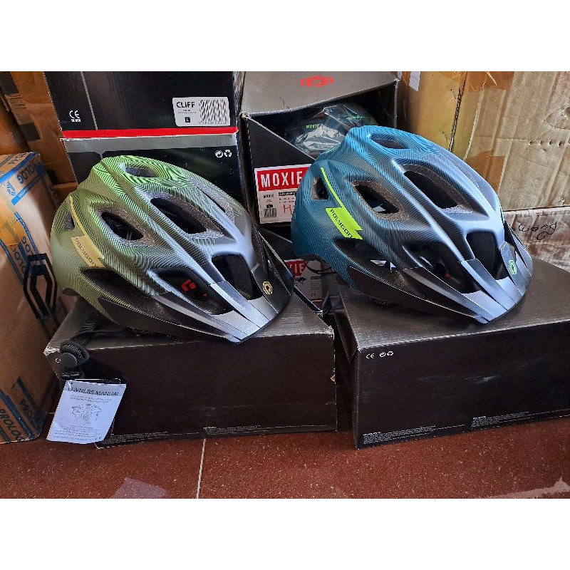 helm sepeda polygon moxie