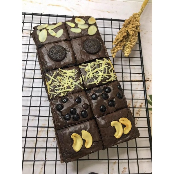 

FUDGY BROWNIES VARIANT MIXED 10 MURAH DAN ENAK