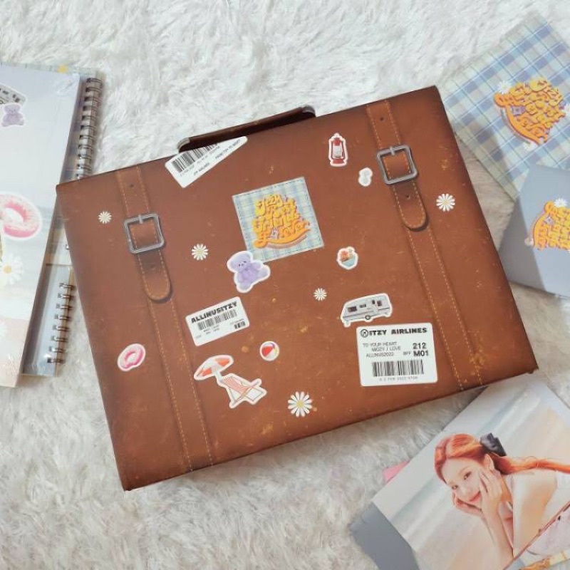 READY STOCK OFFICIAL ITZY SEASON'S GREETINGS 2022 [BEST FRIEND FOREVER]