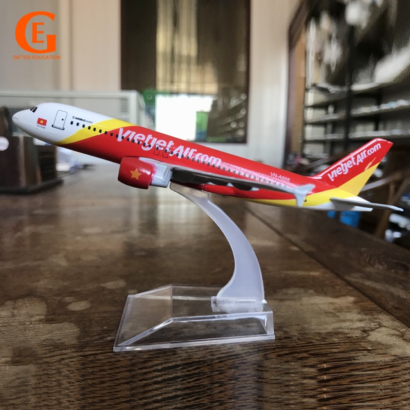 Miniatur Diecast Pesawat Terbang Vietjet Airbus 320 A320 Bahan Metal Untuk Koleksihadiah