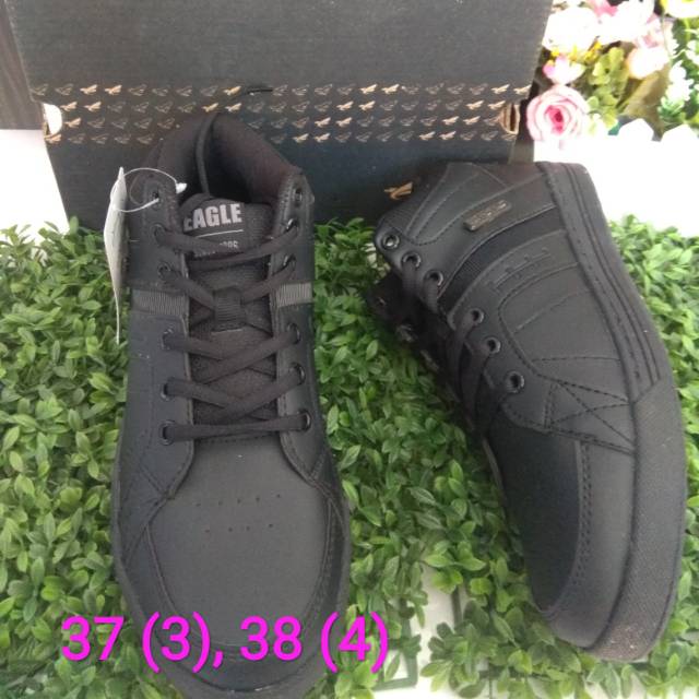 Sepatu sekolah Eagle