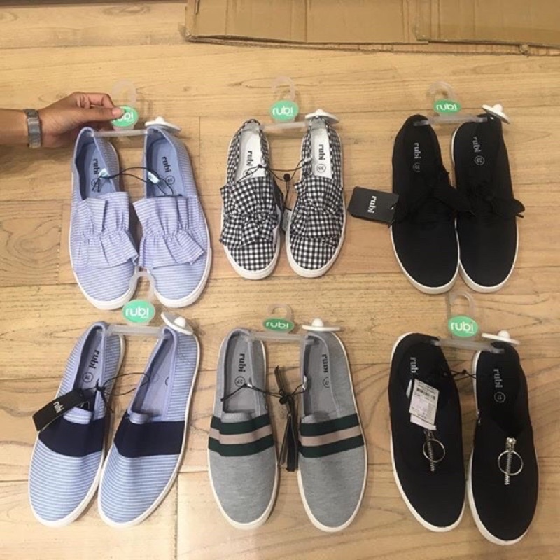 [PRELOVED] SEPATU SLIPON RUBI KOTAK HITAM PUTIH