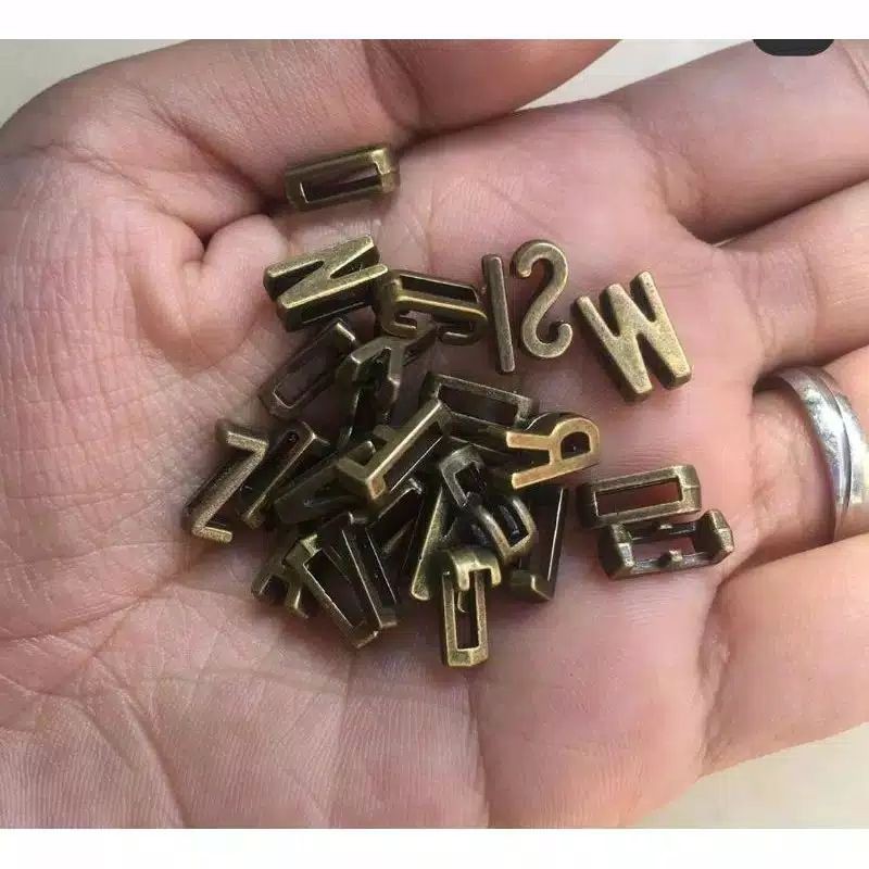 

paket charm huruf random / bandul alphabet initial