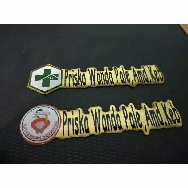 

Name tag ukir peniti