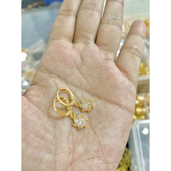 Anting jepit gantung halintar full permata harga sepasang titanium gold 18k