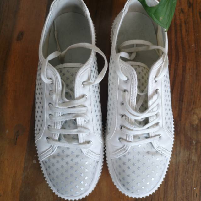 (PRELOVED) Sepatu Charles & Keith