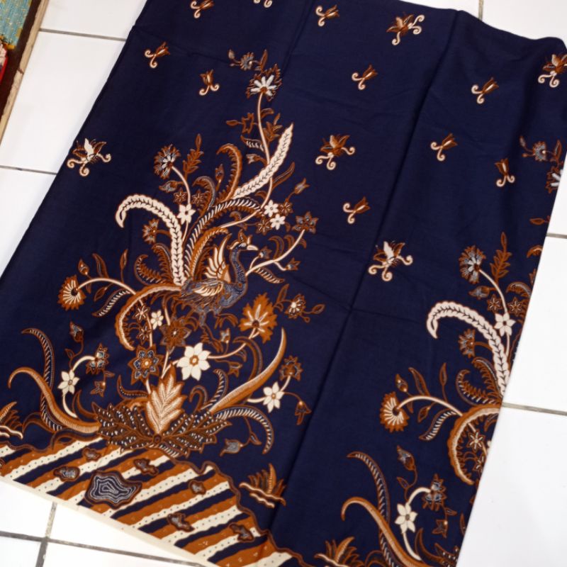 Kain Batik Solo motif merak navy