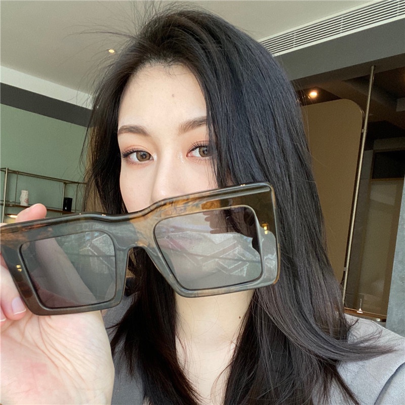 (YUZHU) COD INS Fashion Retro Kebesaran Bingkai Persegi Leopard Print Sunglasses Musim Panas Tabir Surya Kacamata Wanita