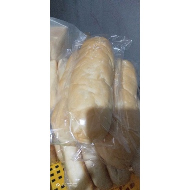 

Roti hotdog besar