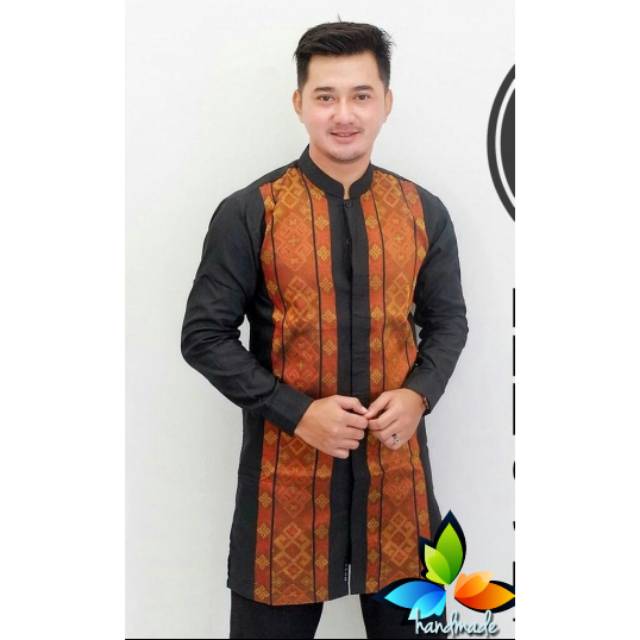 Kemeja lengan panjang tenun baron hitam