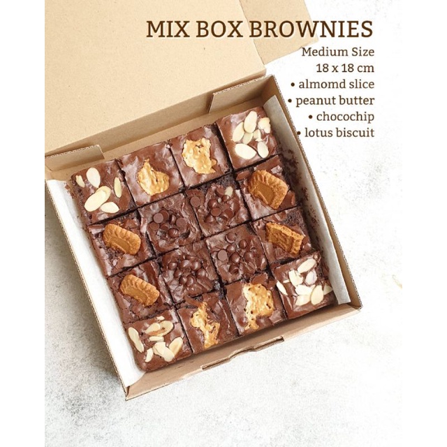 

Box Brownies Sekat Medium isi 16 slices