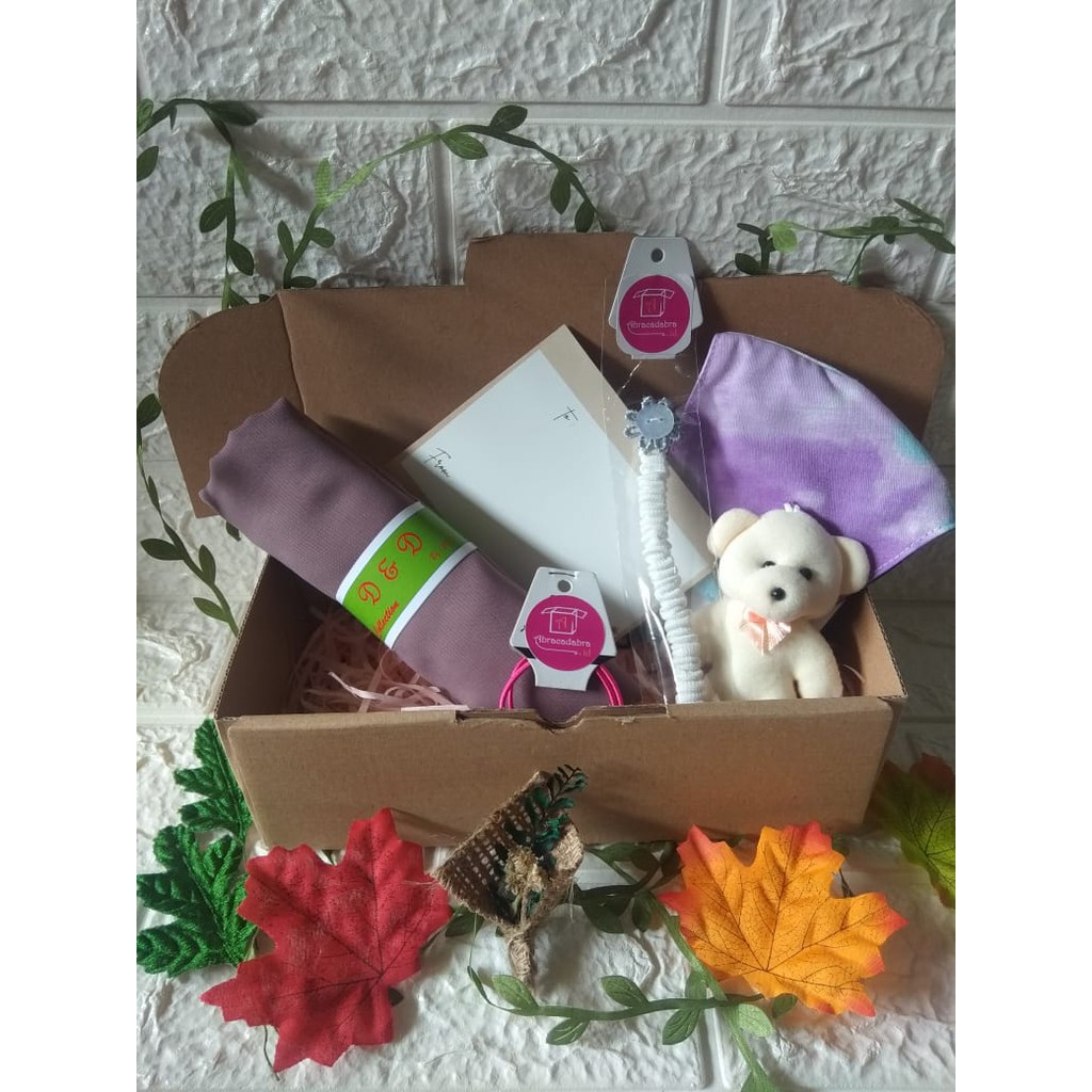 Gift Box / Hampers / Paket Hijab Segi Empat Polos Premium