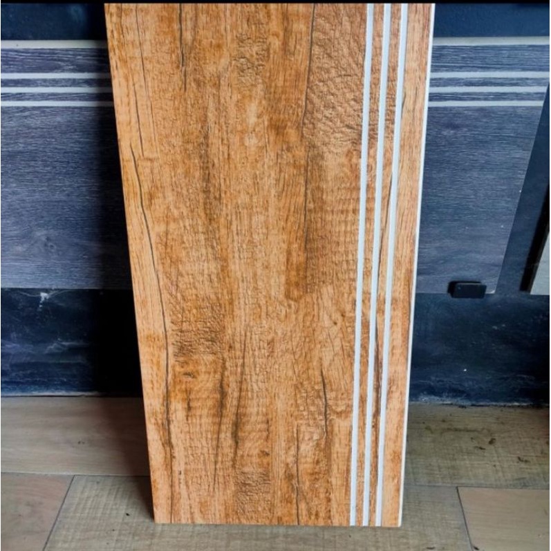 granit tangga motif kayu 30x60&amp;20x60