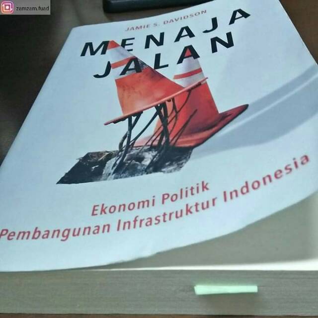Menaja Jalan: Ekonomi Politik Pembangunan Infrastruktur di Indonesia