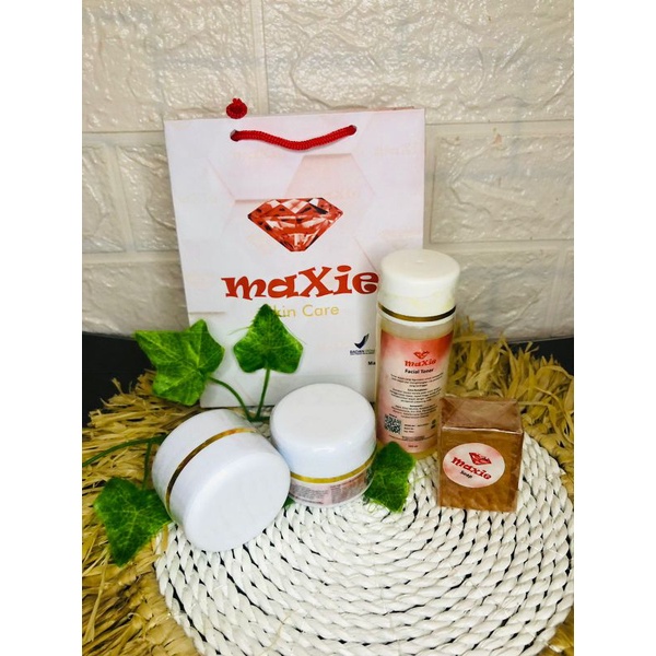 skincare maxie glow