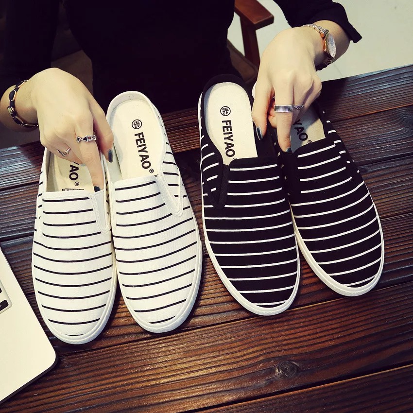 REFFI SEPATU WANITA SLIP ON SALUR ART WARNA HITAM DAN PUTIH