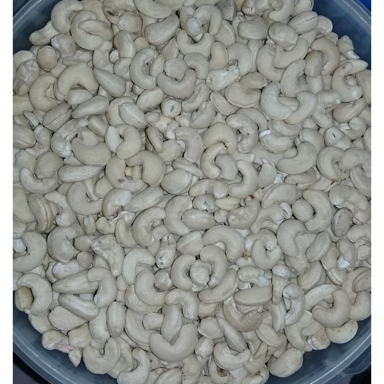 

Kacang Mete Utuh [Repack] 1/4 kg