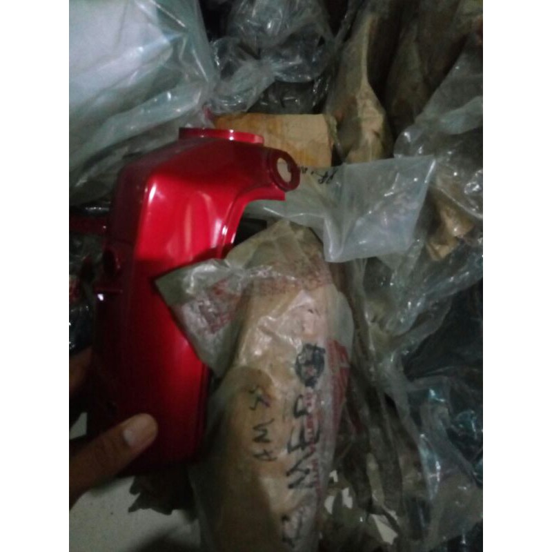 Tutup shock depan prima kanan ori merah